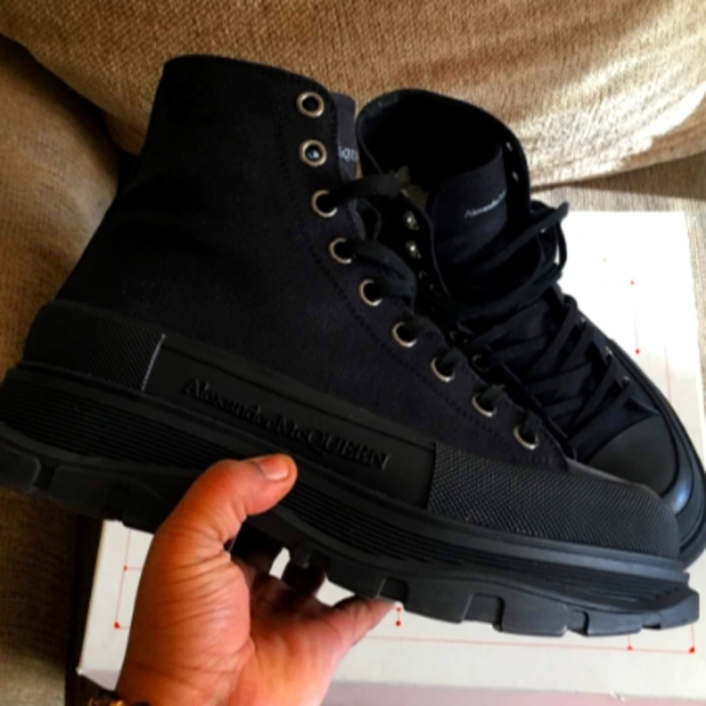 SIZE 9.5 MENS Alexander McQueen Fashion Fall/Winter Boots (Blk)